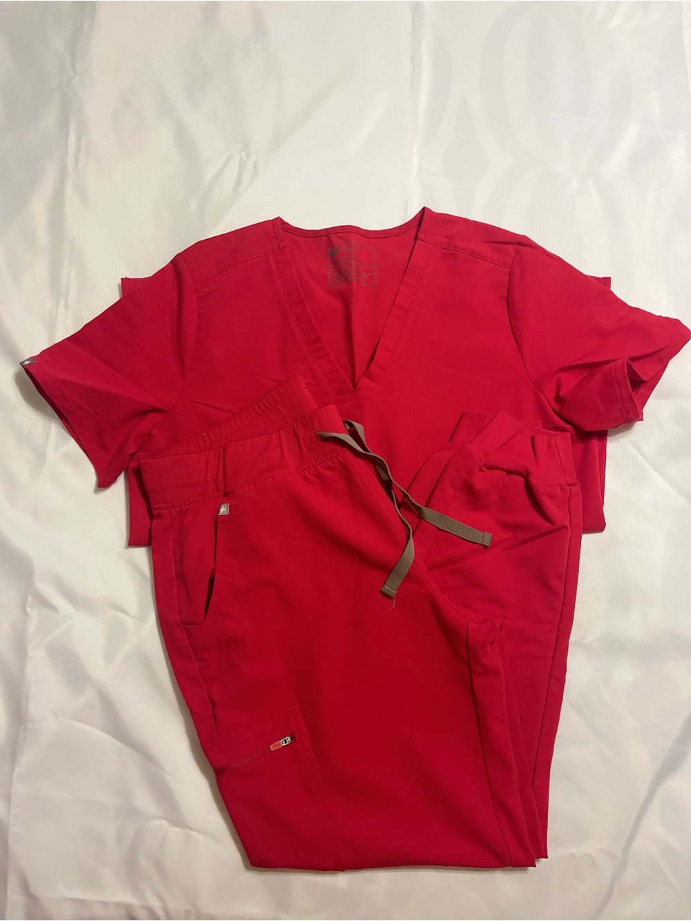FIGS Pop Red Casma 3-Pocket Top & Zamora Jogger Scrub Set L